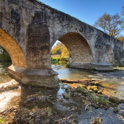 Altmuehltal Mitte 002 Römerbrücke bei Pfünz - Obwohl die Brücke als Römerbrücke bekannt, stammt sie nicht aus der Römerzeit. Die erste Erwähnung findet die Brücke 1486 Sie gilt als...