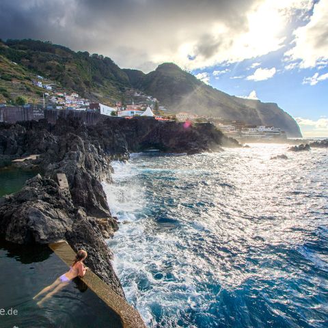 Madeira 008 in Porto Moniz gibt es 2 Bademöglichkeiten. In diesen naturbelassenen Becken ist der Eintritt frei